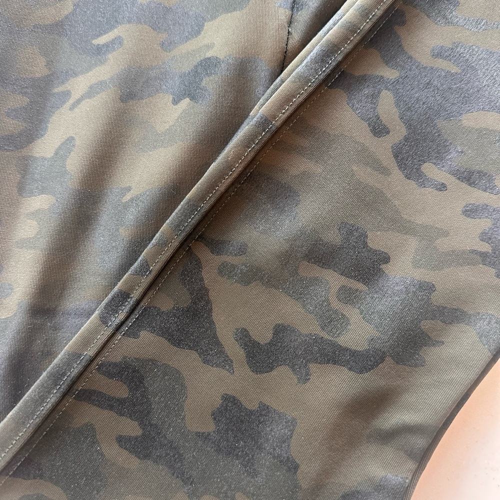 Spanx Women's Faux Leather Camo Leggings Camouflage High-Waisted Leggings Medium - Picture 7 of 9